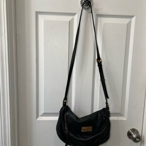 Marc Jacobs Classic Black Leather Q Natasha
Crossbody Shoulder Bag